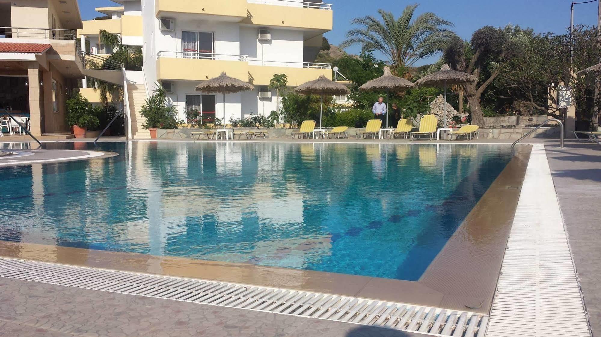 Aparthotel Summer Days 3*